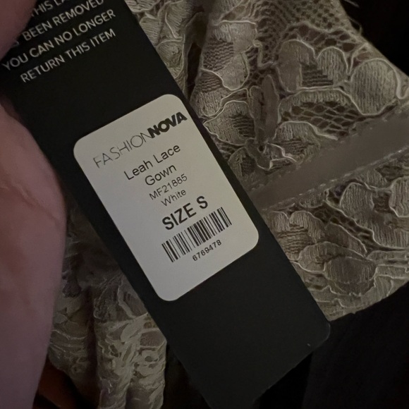 Leah lace gown - Picture 3 of 3